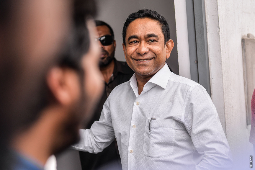 އޮގަސްޓް 4، 2019: ކުރީގެ ރަައީސް އަބްދުﷲ ޔާމީންގެ މައްޗަށް އުފުލާފައިވާ މަނީލޯންޑްރިންގެ ދައުވާގެ ޝަރީއަތުގެ ދެވަނަ އަޑުއެހުން ބޭއްވުން: ޝަރީއަތާ ދިމާކޮއް ކްރިމިނަލް ކޯޓް ސަރަހައްދަށް ޕީޕީއެމް/ޕީއެންސީ މެމްބަރުން ވަނީ އެއްވެފައި -- ސަން ފޮޓޯ/ ފަޔާޒު މޫސާ