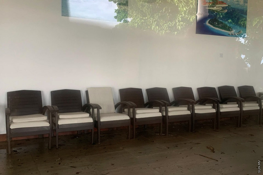 އައްޑޫ ސިޓީ ގަމުގައި ގާއިމް ކުރި ސީޕްލޭން ޓާމިނަލް: ބޭނުން ނުކޮށް އޮތުމުގެ ސަބަބުން އެތަން މިހާރު އޮތީ ހަލާކުވާން ކައިރިވެފައި -- ސަން ފޮޓޯ
