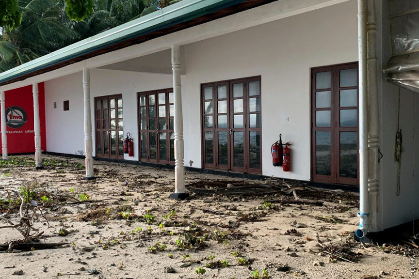 އައްޑޫ ސިޓީ ގަމުގައި ގާއިމް ކުރި ސީޕްލޭން ޓާމިނަލް: ބޭނުން ނުކޮށް އޮތުމުގެ ސަބަބުން އެތަން މިހާރު އޮތީ ހަލާކުވާން ކައިރިވެފައި -- ސަން ފޮޓޯ