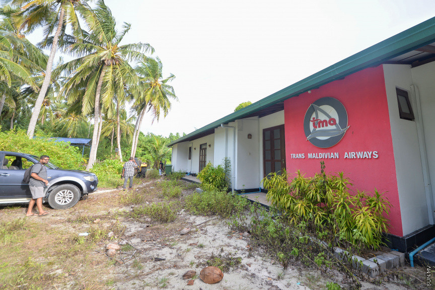 އައްޑޫ ސިޓީ ގަމުގައި ގާއިމް ކުރި ސީޕްލޭން ޓާމިނަލް: ބޭނުން ނުކޮށް އޮތުމުގެ ސަބަބުން އެތަން މިހާރު އޮތީ ހަލާކުވާން ކައިރިވެފައި -- ސަން ފޮޓޯ