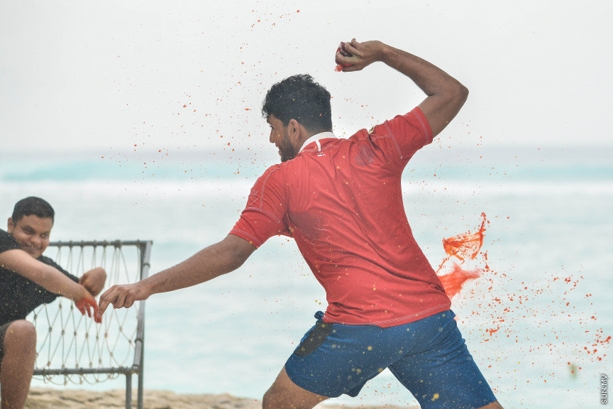 އޮގަސްޓް 11، 2019: އަލްހާ އީދުގެ އުފާ ފާޅުކުރުމުގެ ގޮތުން ހުޅުމާލޭގައި ކުރިއަށް ގެންދިޔަ ކުލަ ޖެހުމާ ފެން ކުޅީގެ ހަރަކާތްތަކުގެ ތެރެއިން: މި އުފަލުގައި ކުދި ބޮޑު ގިނަބަޔަކު ބައިވެރިވި -- ސަން ފޮޓޯ/ ފަޔާޒު މޫސާ