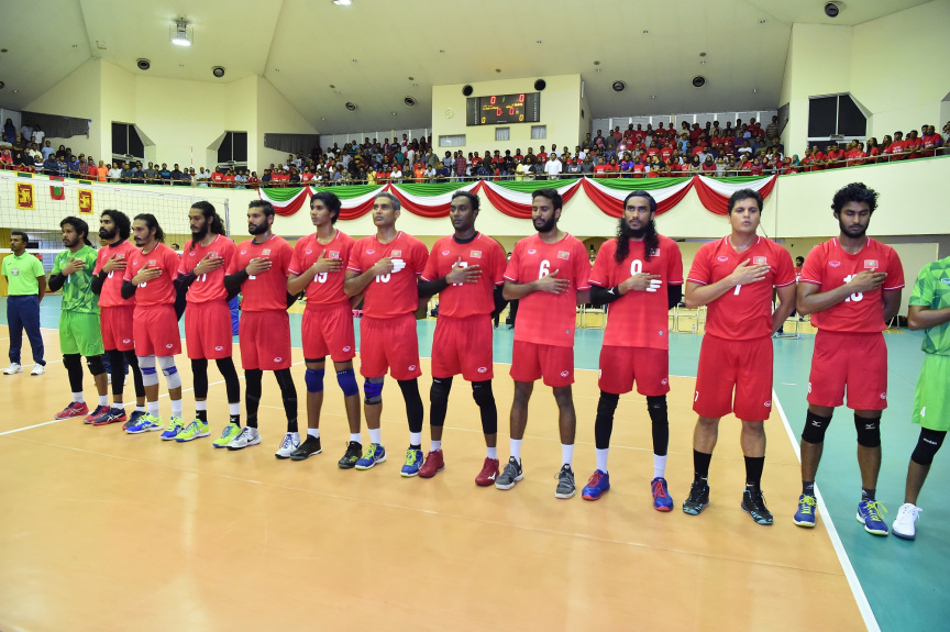 އޮގަސްޓް، 13، 2019: ރާއްޖެއާއި ލަންކާއާ ދެމެދު ކުޅެވުނު އެކުވެރިކަމުގެ ވޮލީބޯޅަ މެޗްގެ ތެރެއިން: މެޗު ބައްލަވާލެއްވުމަށް ރައީސް އިބްރާހިމް މުހައްމަދު ސޯލިހާ ޔޫތް މިނިސްޓަރު އަހްމަދު މަހްލޫފްގެ އިތުރުން އދ. ގެ ޒުވާނުންގެ މަންދޫބު ޖަޔާތުމާ ވެސް ވަޑައިގެންނެވި -- ފޮޓޯ/  ރައީސް އޮފީސް