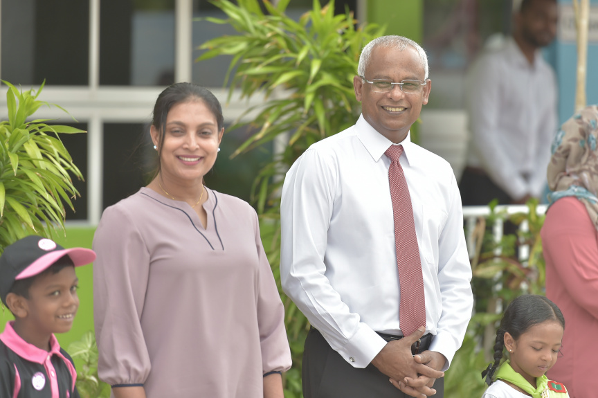 ރައީސް އިބްރާހިމް މުހައްމަދު ސޯލިހު މާފަންނު މަދަރުސާއަށް ޒިޔާރަތް ކުރައްވައި އެ މަދަރުސާގެ ކުދިންނާ ބައްދަލުކުރެއްވުން --- ފޮޓޯ/ ރައީސް އޮފީސް