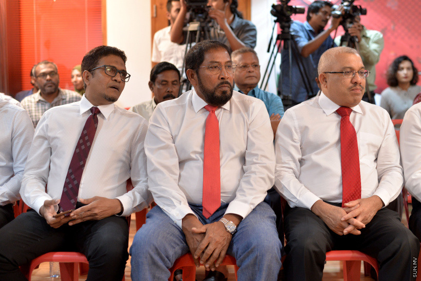 އޮގަސްޓް 26، 2019: ޕީޕީއެމް އަދި ޕީއެންސީގެ ކުރީގެ މަޖިލިސް މެމްބަރުނާއި، ޔާމީން ސަރުކާރުގެ މިނިސްޓަރުން ޖުމްހޫރީ ޕާޓީއާއި ގުޅުން -- ސަން ފޮޓޯ/ ފަޔާޒު މޫސާ