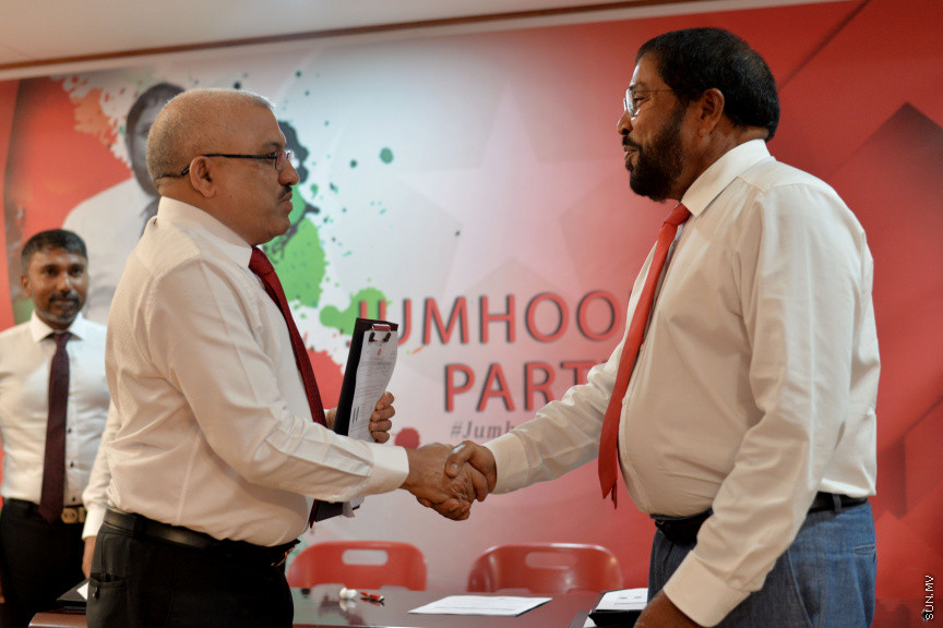 އޮގަސްޓް 26، 2019: ޕީޕީއެމް އަދި ޕީއެންސީގެ ކުރީގެ މަޖިލިސް މެމްބަރުނާއި، ޔާމީން ސަރުކާރުގެ މިނިސްޓަރުން ޖުމްހޫރީ ޕާޓީއާއި ގުޅުން -- ސަން ފޮޓޯ/ ފަޔާޒު މޫސާ