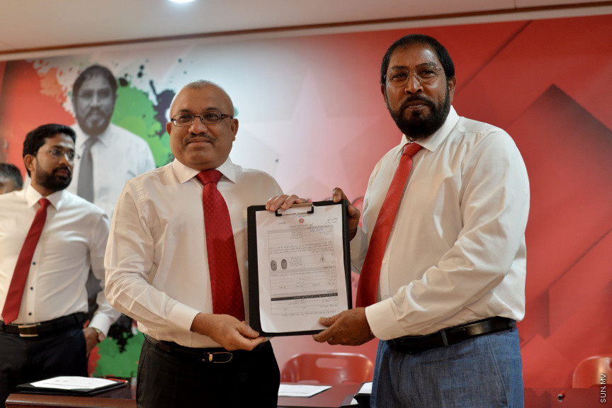 އޮގަސްޓް 26، 2019: ޕީޕީއެމް އަދި ޕީއެންސީގެ ކުރީގެ މަޖިލިސް މެމްބަރުނާއި، ޔާމީން ސަރުކާރުގެ މިނިސްޓަރުން ޖުމްހޫރީ ޕާޓީއާއި ގުޅުން -- ސަން ފޮޓޯ/ ފަޔާޒު މޫސާ