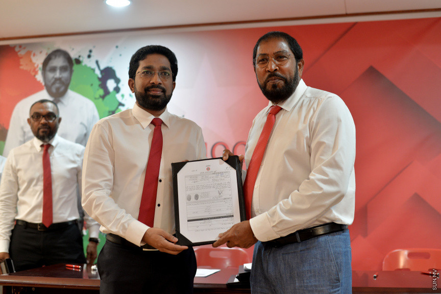އޮގަސްޓް 26، 2019: ޕީޕީއެމް އަދި ޕީއެންސީގެ ކުރީގެ މަޖިލިސް މެމްބަރުނާއި، ޔާމީން ސަރުކާރުގެ މިނިސްޓަރުން ޖުމްހޫރީ ޕާޓީއާއި ގުޅުން -- ސަން ފޮޓޯ/ ފަޔާޒު މޫސާ