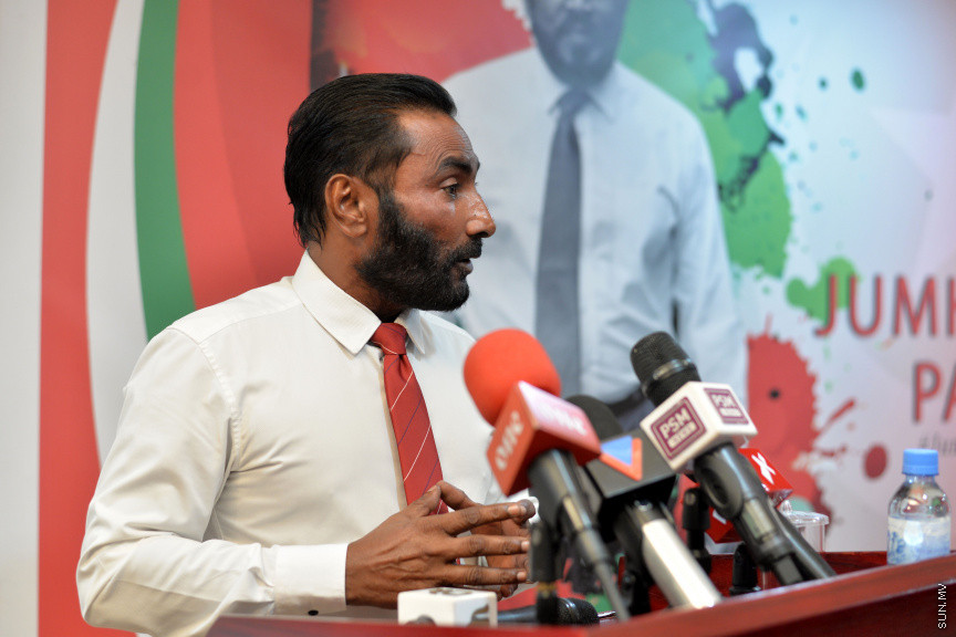 އޮގަސްޓް 26، 2019: ޕީޕީއެމް އަދި ޕީއެންސީގެ ކުރީގެ މަޖިލިސް މެމްބަރުނާއި، ޔާމީން ސަރުކާރުގެ މިނިސްޓަރުން ޖުމްހޫރީ ޕާޓީއާއި ގުޅުން -- ސަން ފޮޓޯ/ ފަޔާޒު މޫސާ