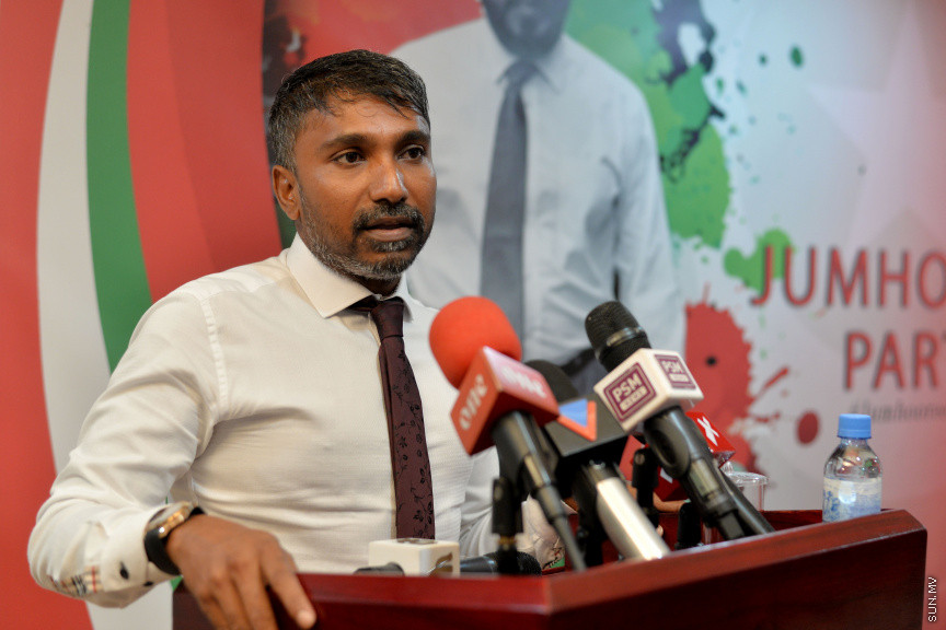 އޮގަސްޓް 26، 2019: ޕީޕީއެމް އަދި ޕީއެންސީގެ ކުރީގެ މަޖިލިސް މެމްބަރުނާއި، ޔާމީން ސަރުކާރުގެ މިނިސްޓަރުން ޖުމްހޫރީ ޕާޓީއާއި ގުޅުން -- ސަން ފޮޓޯ/ ފަޔާޒު މޫސާ