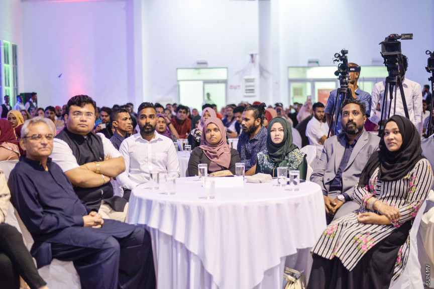 އޮގަސްޓް 28، 2019: ރީޖަނަލް އެލަޔަންސް ފޯ ފޯސްޓަރިން ޔޫތު (ރަފީ) އާއި ޔޫތު މިނިސްޓްރީ ގުޅިގެން އިންތިޒާމްކުރާ ގްލޯބަލް ޔޫތު ޕީސް އެމްބެސެޑާސް ޕްރޮގްރާމް (ޖީވައިޕީއޭ) ޓްރެއިނިން ޕްރޮގްރާމް ރާއްޖޭގައި ފެށުމަށް އެމްއެންޔޫ ހޯލްގައި ބޭއްވި ރަސްމިއޔާތުގެ ތެރެއިން -- ސަން ފޮޓޯ/ ފަޔާޒު މޫސާ