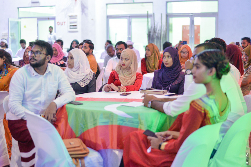އޮގަސްޓް 28، 2019: ރީޖަނަލް އެލަޔަންސް ފޯ ފޯސްޓަރިން ޔޫތު (ރަފީ) އާއި ޔޫތު މިނިސްޓްރީ ގުޅިގެން އިންތިޒާމްކުރާ ގްލޯބަލް ޔޫތު ޕީސް އެމްބެސެޑާސް ޕްރޮގްރާމް (ޖީވައިޕީއޭ) ޓްރެއިނިން ޕްރޮގްރާމް ރާއްޖޭގައި ފެށުމަށް އެމްއެންޔޫ ހޯލްގައި ބޭއްވި ރަސްމިއޔާތުގެ ތެރެއިން -- ސަން ފޮޓޯ/ ފަޔާޒު މޫސާ