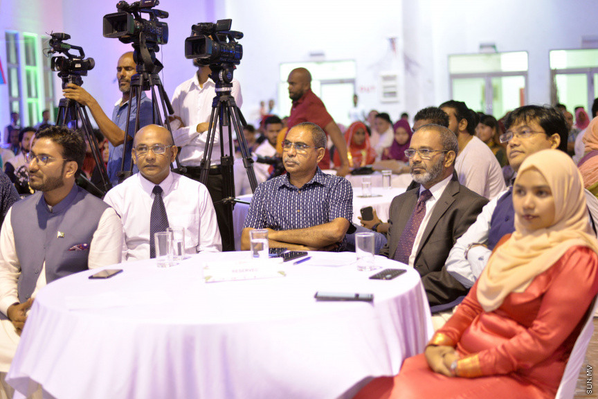 އޮގަސްޓް 28، 2019: ރީޖަނަލް އެލަޔަންސް ފޯ ފޯސްޓަރިން ޔޫތު (ރަފީ) އާއި ޔޫތު މިނިސްޓްރީ ގުޅިގެން އިންތިޒާމްކުރާ ގްލޯބަލް ޔޫތު ޕީސް އެމްބެސެޑާސް ޕްރޮގްރާމް (ޖީވައިޕީއޭ) ޓްރެއިނިން ޕްރޮގްރާމް ރާއްޖޭގައި ފެށުމަށް އެމްއެންޔޫ ހޯލްގައި ބޭއްވި ރަސްމިއޔާތުގެ ތެރެއިން -- ސަން ފޮޓޯ/ ފަޔާޒު މޫސާ