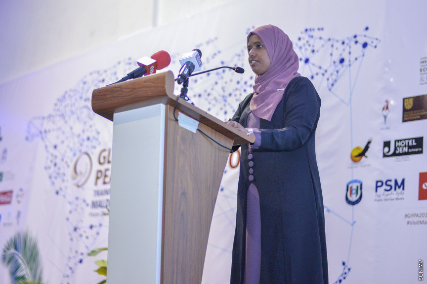 އޮގަސްޓް 28، 2019: ރީޖަނަލް އެލަޔަންސް ފޯ ފޯސްޓަރިން ޔޫތު (ރަފީ) އާއި ޔޫތު މިނިސްޓްރީ ގުޅިގެން އިންތިޒާމްކުރާ ގްލޯބަލް ޔޫތު ޕީސް އެމްބެސެޑާސް ޕްރޮގްރާމް (ޖީވައިޕީއޭ) ޓްރެއިނިން ޕްރޮގްރާމް ރާއްޖޭގައި ފެށުމަށް އެމްއެންޔޫ ހޯލްގައި ބޭއްވި ރަސްމިއޔާތުގެ ތެރެއިން -- ސަން ފޮޓޯ/ ފަޔާޒު މޫސާ