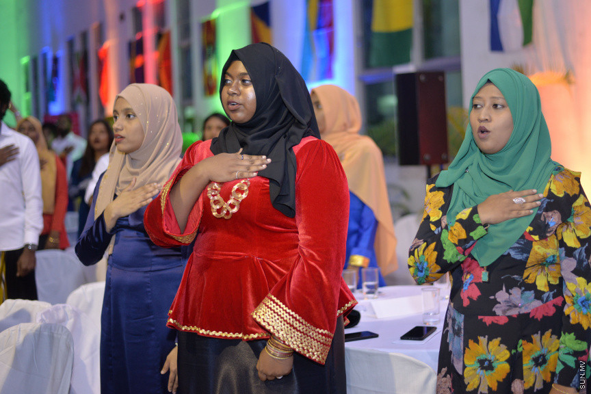 އޮގަސްޓް 28، 2019: ރީޖަނަލް އެލަޔަންސް ފޯ ފޯސްޓަރިން ޔޫތު (ރަފީ) އާއި ޔޫތު މިނިސްޓްރީ ގުޅިގެން އިންތިޒާމްކުރާ ގްލޯބަލް ޔޫތު ޕީސް އެމްބެސެޑާސް ޕްރޮގްރާމް (ޖީވައިޕީއޭ) ޓްރެއިނިން ޕްރޮގްރާމް ރާއްޖޭގައި ފެށުމަށް އެމްއެންޔޫ ހޯލްގައި ބޭއްވި ރަސްމިއޔާތުގެ ތެރެއިން -- ސަން ފޮޓޯ/ ފަޔާޒު މޫސާ