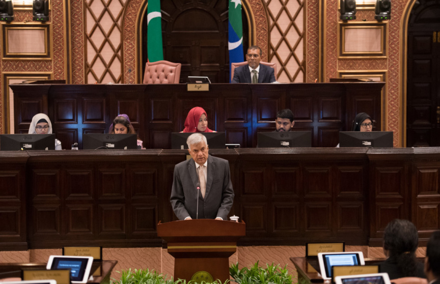 ސެޕްޓެމްބަރ 3، 2019: ސްރީލަންކާގެ ބޮޑުވަޒީރު ރަނިލް ވިކްރަމަސިންގހާ ރައްޔިތުންގެ މަޖިލީހުގައި ތަޤްރީރުކުރެއްވުން -- ފޮޓޯ/ މަޖިލިސް