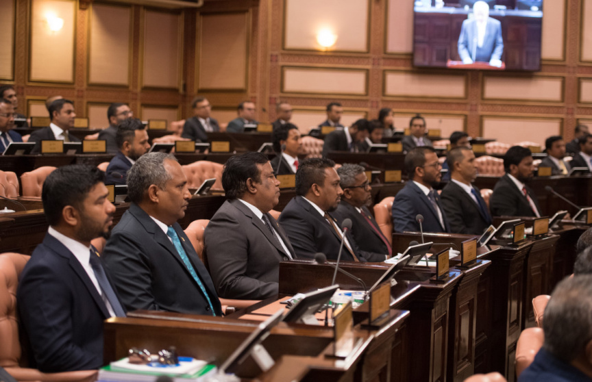 ސެޕްޓެމްބަރ 3، 2019: ސްރީލަންކާގެ ބޮޑުވަޒީރު ރަނިލް ވިކްރަމަސިންގހާ ރައްޔިތުންގެ މަޖިލީހުގައި ތަޤްރީރުކުރެއްވުން -- ފޮޓޯ/ މަޖިލިސް