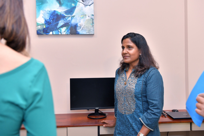 ރައީސުލްޖުމްހޫރިއްޔާގެ އަނބިކަނބަލުން "ތިބާ ސައިކޮލޮޖީ ކުލިނިކު ރަސްމީގޮތުން ހުޅުވައިދެއްވުން -- ފޮޓޯ: ރައީސް އޮފީސް