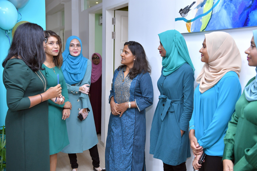 ރައީސުލްޖުމްހޫރިއްޔާގެ އަނބިކަނބަލުން "ތިބާ ސައިކޮލޮޖީ ކުލިނިކު ރަސްމީގޮތުން ހުޅުވައިދެއްވުން -- ފޮޓޯ: ރައީސް އޮފީސް