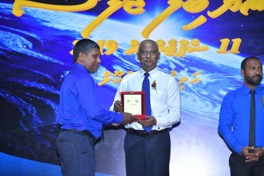 ރ. އަލިފުށީ ސްކޫލަށް 50 އަހަރު ފުރުމުގެ ރަންޔޫބީލް ފާހަގަކުރުމުގެ ޖަލްސާ ތެރެއިން--- ފޮޓޯ / ރައީސް އޮފީސް