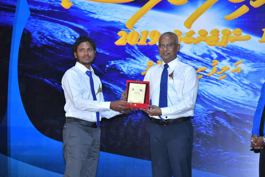 ރ. އަލިފުށީ ސްކޫލަށް 50 އަހަރު ފުރުމުގެ ރަންޔޫބީލް ފާހަގަކުރުމުގެ ޖަލްސާ ތެރެއިން--- ފޮޓޯ / ރައީސް އޮފީސް