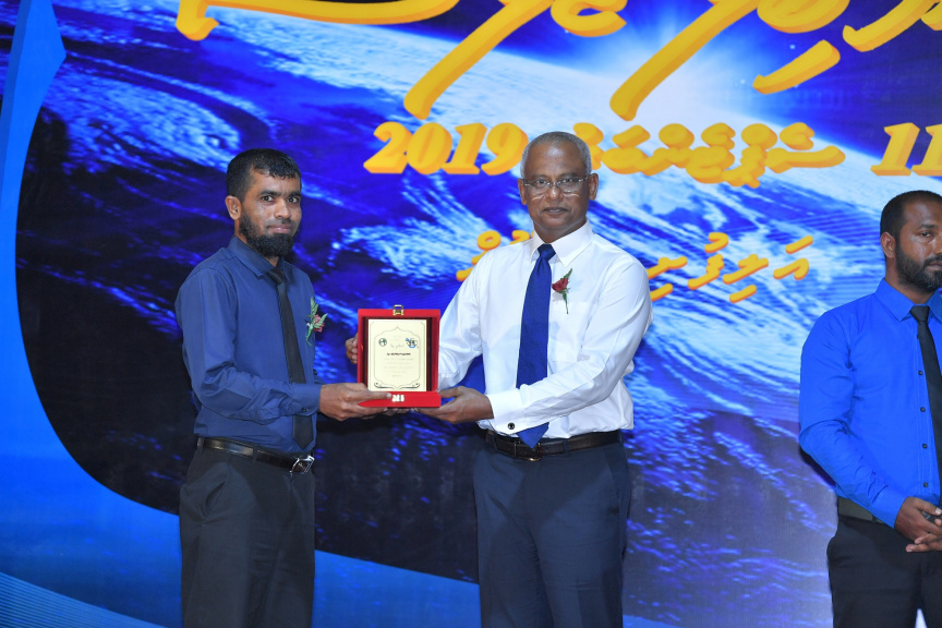 ރ. އަލިފުށީ ސްކޫލަށް 50 އަހަރު ފުރުމުގެ ރަންޔޫބީލް ފާހަގަކުރުމުގެ ޖަލްސާ ތެރެއިން--- ފޮޓޯ / ރައީސް އޮފީސް