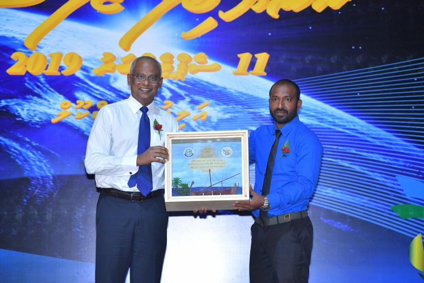 ރ. އަލިފުށީ ސްކޫލަށް 50 އަހަރު ފުރުމުގެ ރަންޔޫބީލް ފާހަގަކުރުމުގެ ޖަލްސާ ތެރެއިން--- ފޮޓޯ / ރައީސް އޮފީސް