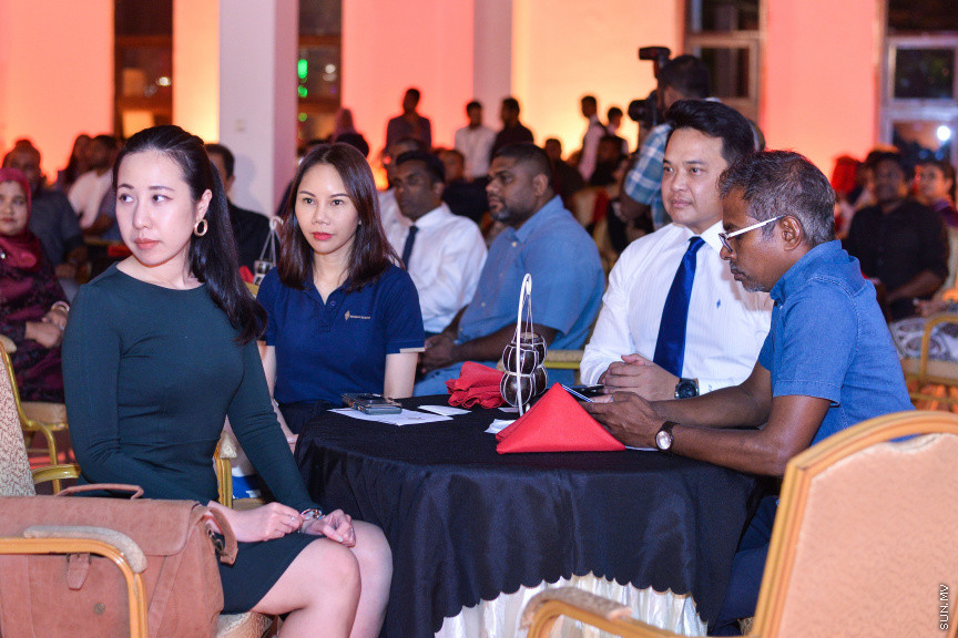 ސެޕްޓެމްބަރ 16، 2019: "ފަންނު އެކްސްޕޯ 2019" ލޯންޗް ކުރުމުގެ ގޮތުން ނެޝަނަލް އާޓް ގެލަރީގައި ބޭއްވި ރަސްމިއްޔާތުގެ ތެރެއިން -- ސަން ފޮޓޯ/ ފަޔާޒު މޫސާ