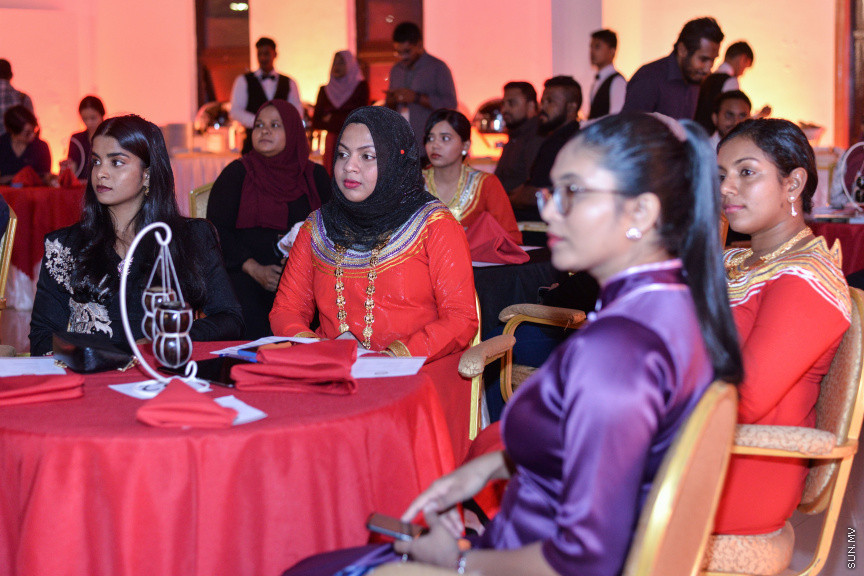 ސެޕްޓެމްބަރ 16، 2019: "ފަންނު އެކްސްޕޯ 2019" ލޯންޗް ކުރުމުގެ ގޮތުން ނެޝަނަލް އާޓް ގެލަރީގައި ބޭއްވި ރަސްމިއްޔާތުގެ ތެރެއިން -- ސަން ފޮޓޯ/ ފަޔާޒު މޫސާ