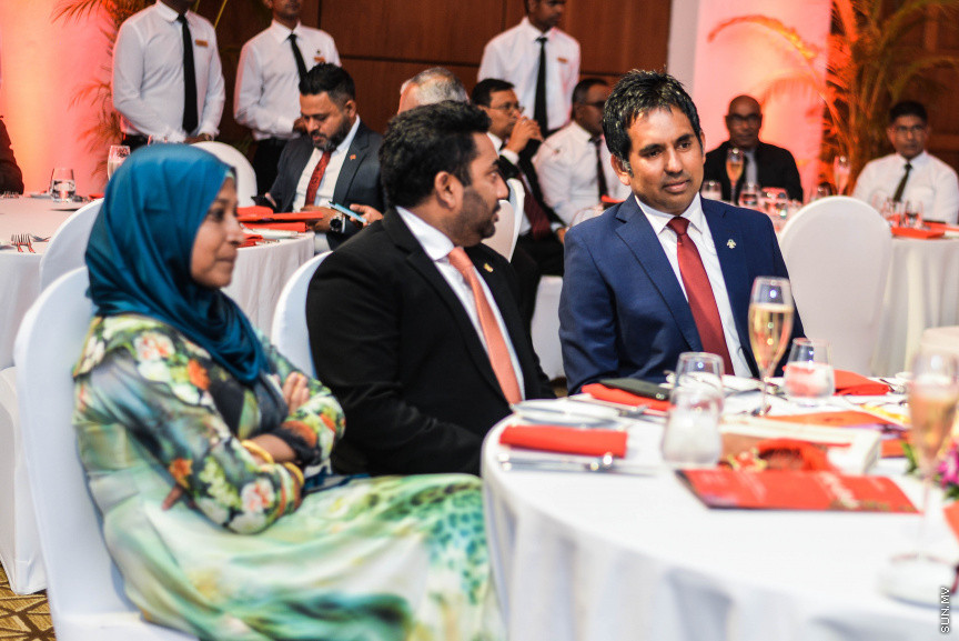 ސެޕްޓެމްބަރ 25، 2019: ޗައިނާގެ 70ވަނަ ގައިމީ ދުވަސް ފާހަގަކުރުމުގެ ގޮތުން ކުރުންބާ ރިސޯޓްގައި ބޭއްވި ހާއްސަ ރަސްމިއްޔާތުގެ ތެރެއިން -- ސަން ފޮޓޯ/ ފަޔާޒު މޫސާ