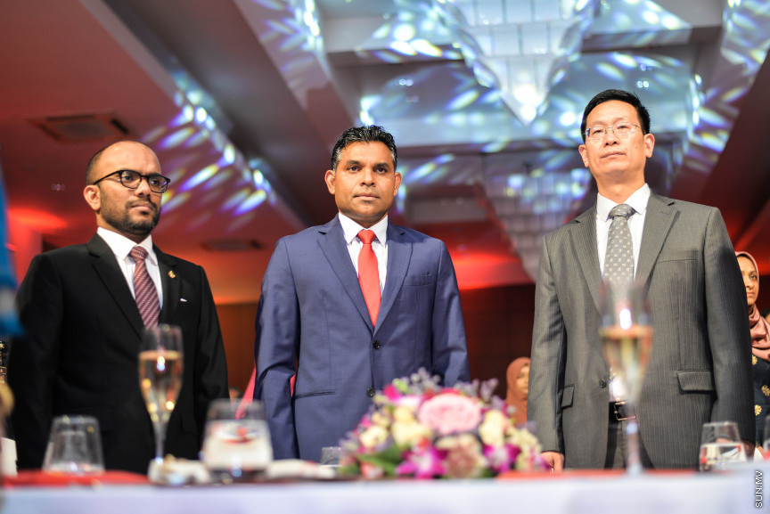 ސެޕްޓެމްބަރ 25، 2019: ޗައިނާގެ 70ވަނަ ގައިމީ ދުވަސް ފާހަގަކުރުމުގެ ގޮތުން ކުރުންބާ ރިސޯޓްގައި ބޭއްވި ހާއްސަ ރަސްމިއްޔާތުގެ ތެރެއިން -- ސަން ފޮޓޯ/ ފަޔާޒު މޫސާ