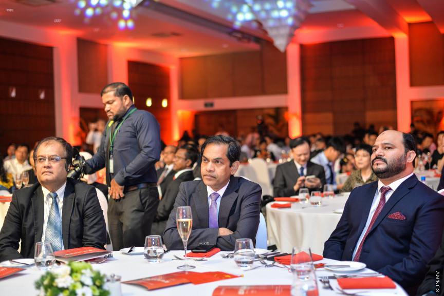 ސެޕްޓެމްބަރ 25، 2019: ޗައިނާގެ 70ވަނަ ގައިމީ ދުވަސް ފާހަގަކުރުމުގެ ގޮތުން ކުރުންބާ ރިސޯޓްގައި ބޭއްވި ހާއްސަ ރަސްމިއްޔާތުގެ ތެރެއިން -- ސަން ފޮޓޯ/ ފަޔާޒު މޫސާ