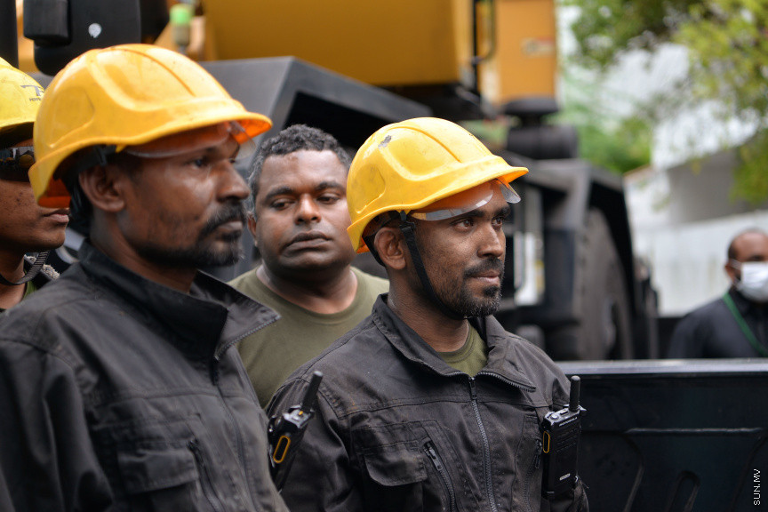 ހޭންވޭރު އަބަދަށްފެހި މަގުގައި ހުރި ކެމިކަލް ގުދަނެއްގައި ރޯވެ ހިނގި އަލިފާނުގެ ހާދިސާއާ ގުޅިގެން ނައިބްރައީސް މިއަދު  އެ އަލިފާނު ހާދިސާ ހިނގި ސަރަހައްދަށް ވަޑައިގެން އެތަނުގެ ހާލަތު ބައްލަވައި ލެއްވުން: އެފަދަ ހާދިސާތައް ތަކުރާރު ނުވާނެ ގޮތަށް ފިޔަވަޅުތައް އެޅުމަށް އިރުޝާދު ދެއްވި -- ސަން ފޮޓޯ/ އަހުމަދު އަވްޝަން އިލްޔާސް