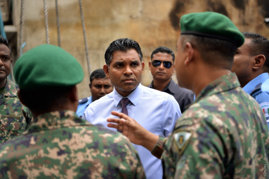 ހޭންވޭރު އަބަދަށްފެހި މަގުގައި ހުރި ކެމިކަލް ގުދަނެއްގައި ރޯވެ ހިނގި އަލިފާނުގެ ހާދިސާއާ ގުޅިގެން ނައިބްރައީސް މިއަދު  އެ އަލިފާނު ހާދިސާ ހިނގި ސަރަހައްދަށް ވަޑައިގެން އެތަނުގެ ހާލަތު ބައްލަވައި ލެއްވުން: އެފަދަ ހާދިސާތައް ތަކުރާރު ނުވާނެ ގޮތަށް ފިޔަވަޅުތައް އެޅުމަށް އިރުޝާދު ދެއްވި -- ސަން ފޮޓޯ/ އަހުމަދު އަވްޝަން އިލްޔާސް