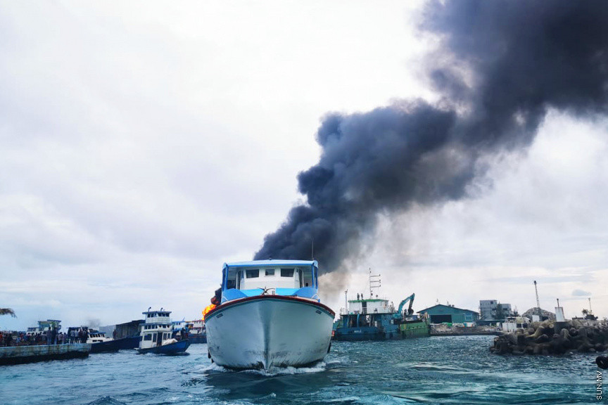ސެޕްޓެމްބަރ 30، 2019: ޓީޖެޓީ ސަރަހައްދުގައި ހިނގި އަލިފާނުގެ ހާދިސާގެ ތެރެއިން: 3 ތެޔޮ ބައުޒަރާއި ފެރީ ލޯންޗެއް ވަނީ އަނދާފައި، އަދި ހަތް މީހަކު ފިހުނު -- ސަން ފޮޓޯ/ ފަޔާޒު މޫސާ
