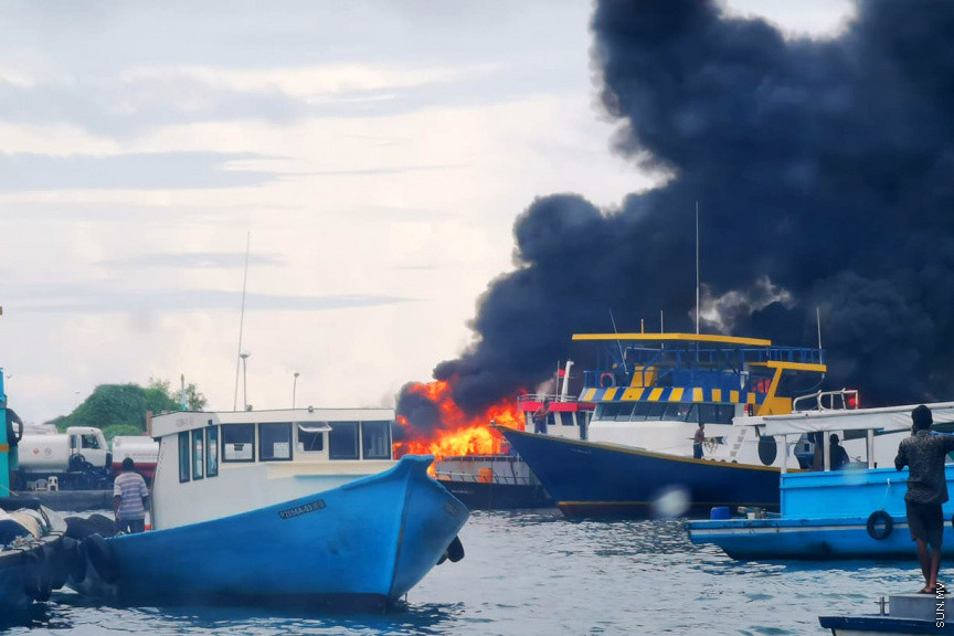 ސެޕްޓެމްބަރ 30، 2019: ޓީޖެޓީ ސަރަހައްދުގައި ހިނގި އަލިފާނުގެ ހާދިސާގެ ތެރެއިން: 3 ތެޔޮ ބައުޒަރާއި ފެރީ ލޯންޗެއް ވަނީ އަނދާފައި، އަދި ހަތް މީހަކު ފިހުނު -- ސަން ފޮޓޯ/ ފަޔާޒު މޫސާ
