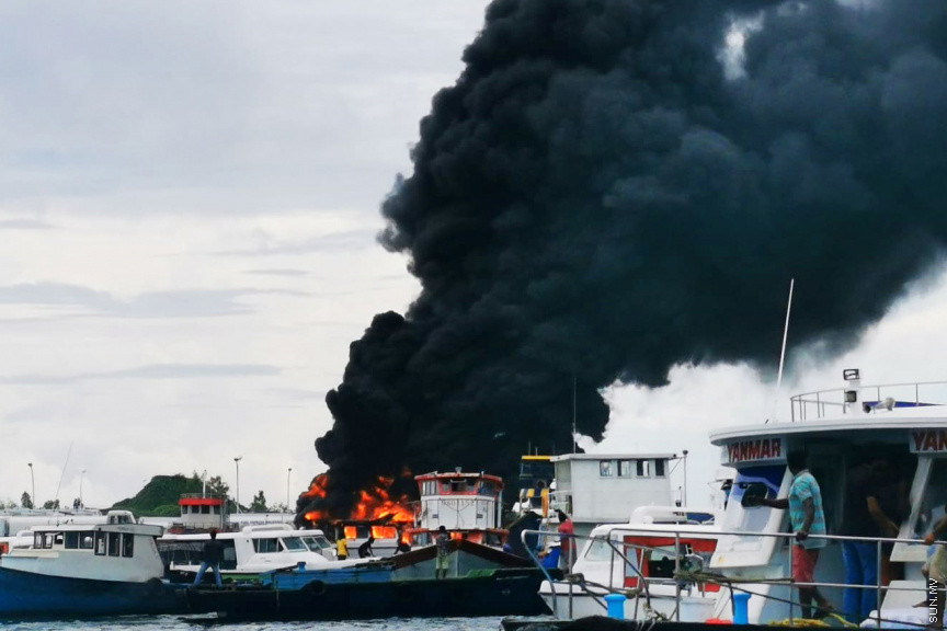 ސެޕްޓެމްބަރ 30، 2019: ޓީޖެޓީ ސަރަހައްދުގައި ހިނގި އަލިފާނުގެ ހާދިސާގެ ތެރެއިން: 3 ތެޔޮ ބައުޒަރާއި ފެރީ ލޯންޗެއް ވަނީ އަނދާފައި، އަދި ހަތް މީހަކު ފިހުނު -- ސަން ފޮޓޯ/ ފަޔާޒު މޫސާ