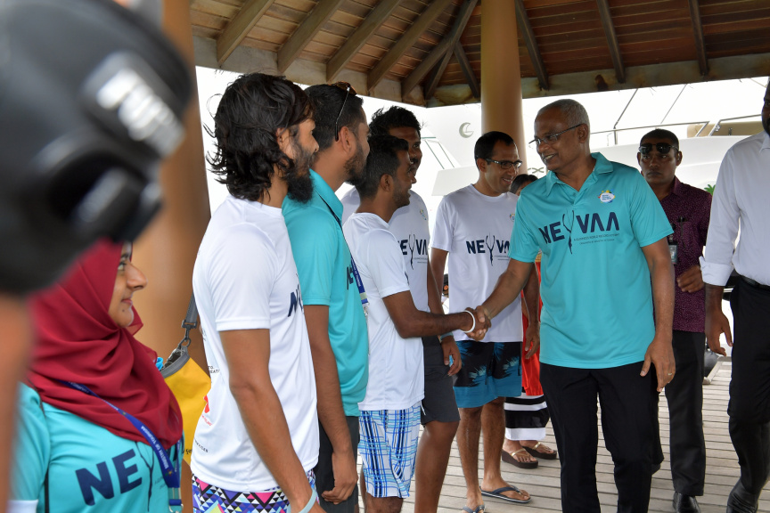 އޮކްޓޯބަރ 1، 2019: މިއަހަރުގެ ފަތުރުވެރިކަމުގެ ދުވަސް ފާހަގަކުރުމަށް ކުރިއަށް ގެންދާ ޕްރޮގްރާމް ތަކުގެ ތެރޭގައި ހިމެނިގެން މިނިސްޓްރީ އޮފް ޓޫރިޒަމުން އިންތިޒާމް ކޮށްގެން "ނޭވާ" ގެ ނަމުގައި 521 ޑައިވަރުންނާއިއެކު ރާއްޖޭގައި ބޭއްވި ފްރީޑައިވިންގް ވަރލްޑް ރެކޯޑް ގާއިމް ކުރުން: ފްރީޑައިވް ގައި ރައީސް ސޯލިހް ވަނީ އަމަލީގޮތުން ބައިވެރިވެ ވަޑައިގެންފައި -- ފޮޓޯ/ ރައީސް އޮފީސް