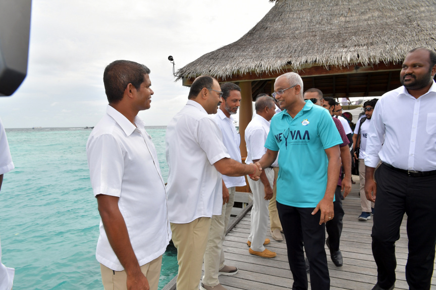 އޮކްޓޯބަރ 1، 2019: މިއަހަރުގެ ފަތުރުވެރިކަމުގެ ދުވަސް ފާހަގަކުރުމަށް ކުރިއަށް ގެންދާ ޕްރޮގްރާމް ތަކުގެ ތެރޭގައި ހިމެނިގެން މިނިސްޓްރީ އޮފް ޓޫރިޒަމުން އިންތިޒާމް ކޮށްގެން "ނޭވާ" ގެ ނަމުގައި 521 ޑައިވަރުންނާއިއެކު ރާއްޖޭގައި ބޭއްވި ފްރީޑައިވިންގް ވަރލްޑް ރެކޯޑް ގާއިމް ކުރުން: ފްރީޑައިވް ގައި ރައީސް ސޯލިހް ވަނީ އަމަލީގޮތުން ބައިވެރިވެ ވަޑައިގެންފައި -- ފޮޓޯ/ ރައީސް އޮފީސް
