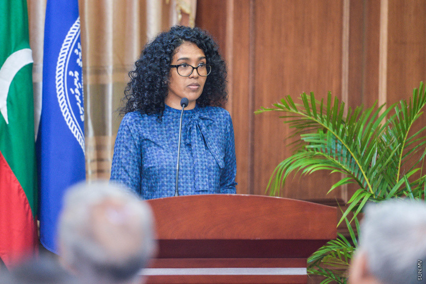 އޮކްޓޫބަރ 15، 2019: ދިވެހިރާއްޖޭގެ ޤައުމީ ޔުނިވާސިޓީގެ ރިސާޗް ގްރާންޓު އެވާޑް ހާސިލްކުރެއްވި ބޭފުޅުންނަށް ގްރާންޓް އެވޯޑް ހަވާލުކުރުމަށް ޔުނިވަސިޓީގައި ބޭއްވި ރަސްމިއްޔާތުގެ ތެރެއިން -- ސަން ފޮޓޯ/ ފަޔާޒު މޫސާ
