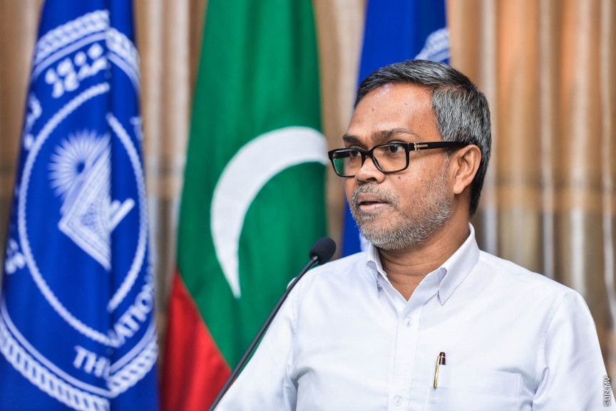 އޮކްޓޫބަރ 15، 2019: ދިވެހިރާއްޖޭގެ ޤައުމީ ޔުނިވާސިޓީގެ ރިސާޗް ގްރާންޓު އެވާޑް ހާސިލްކުރެއްވި ބޭފުޅުންނަށް ގްރާންޓް އެވޯޑް ހަވާލުކުރުމަށް ޔުނިވަސިޓީގައި ބޭއްވި ރަސްމިއްޔާތުގެ ތެރެއިން -- ސަން ފޮޓޯ/ ފަޔާޒު މޫސާ