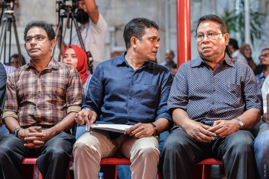 އޮކްޓޫބަރ 23، 2019: ޖުމްހޫރީ ޕާޓީއާއި އަލަށް ގުޅުން މެމްބަރުން ފޯމް ހަވާލުކުރުމަށް ކުނޫޒްގައި ބޭއްވި ރަސްމިއްޔާތުގެ ތެރެއިން -- ސަން ފޮޓޯ/ ފަޔާޒު މޫސާ