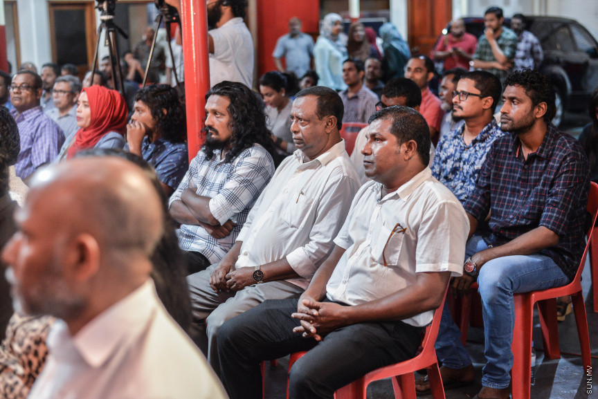 އޮކްޓޫބަރ 23، 2019: ޖުމްހޫރީ ޕާޓީއާއި އަލަށް ގުޅުން މެމްބަރުން ފޯމް ހަވާލުކުރުމަށް ކުނޫޒްގައި ބޭއްވި ރަސްމިއްޔާތުގެ ތެރެއިން -- ސަން ފޮޓޯ/ ފަޔާޒު މޫސާ