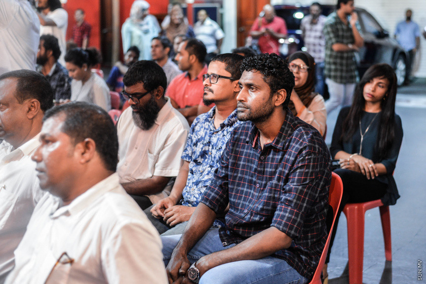 އޮކްޓޫބަރ 23، 2019: ޖުމްހޫރީ ޕާޓީއާއި އަލަށް ގުޅުން މެމްބަރުން ފޯމް ހަވާލުކުރުމަށް ކުނޫޒްގައި ބޭއްވި ރަސްމިއްޔާތުގެ ތެރެއިން -- ސަން ފޮޓޯ/ ފަޔާޒު މޫސާ