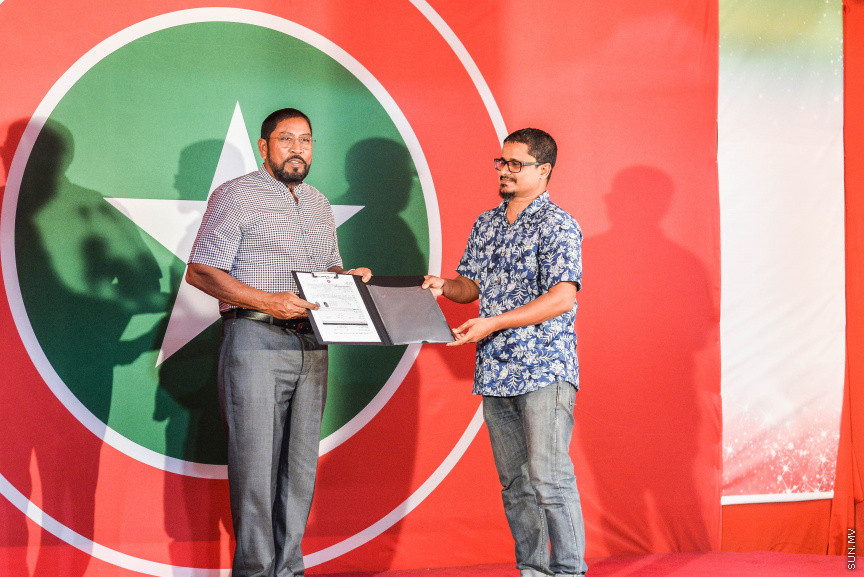 އޮކްޓޫބަރ 23، 2019: ޖުމްހޫރީ ޕާޓީއާއި އަލަށް ގުޅުން މެމްބަރުން ފޯމް ހަވާލުކުރުމަށް ކުނޫޒްގައި ބޭއްވި ރަސްމިއްޔާތުގެ ތެރެއިން -- ސަން ފޮޓޯ/ ފަޔާޒު މޫސާ