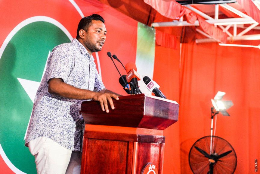 އޮކްޓޫބަރ 23، 2019: ޖުމްހޫރީ ޕާޓީއާއި އަލަށް ގުޅުން މެމްބަރުން ފޯމް ހަވާލުކުރުމަށް ކުނޫޒްގައި ބޭއްވި ރަސްމިއްޔާތުގެ ތެރެއިން -- ސަން ފޮޓޯ/ ފަޔާޒު މޫސާ