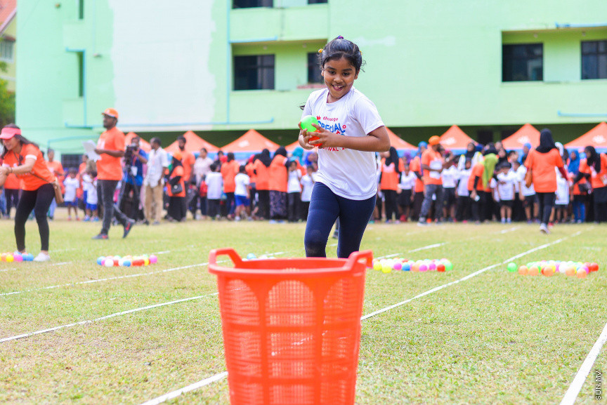 އޮކްޓޫބަރ 23، 2019: ހާއްސަ އެހީއަށް ބޭނުންވާ ކުދިންނަށް ހާއްސަކޮއްގެން ދިރާގުން ކުރިއަށް ގެންދާ "ދިރާގު ސްޕެޝަލް ސްޕޯޓްސް ފެސްޓިވަލް"ގެ ތެރެއިން -- ސަން ފޮޓޯ/ ފަޔާޒް މޫސާ