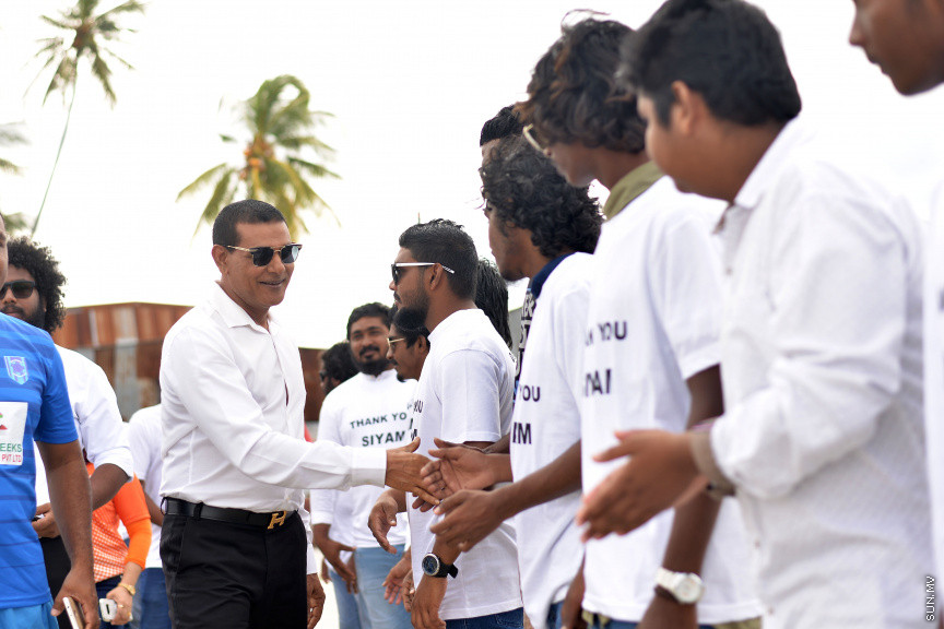 ސަން ސިޔާމް ކެއާގެ ޗެއާމަން އަދި ރައްޔިތުން މަޖިލީހުގެ މީދޫ ދާއިރާގެ މެމްބަރު އަހުމަދު ސިޔާމް މުހައްމަދު ދ. މީދޫގައި އަޅުއްވައިދެއްވި ޓާފް ދަނޑު ކުލަގަދަ ރަސްމިއްޔާތަކާއެކު ހުޅުވުން -- ސަން ފޮޓޯ/ އަހުމަދު އަވްޝަން އިލްޔާސް