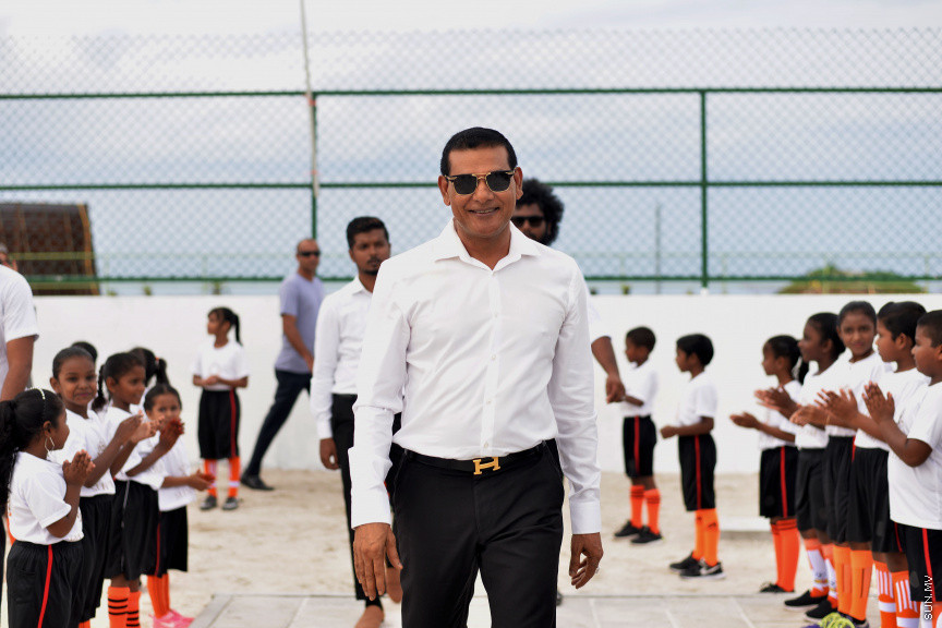 ސަން ސިޔާމް ކެއާގެ ޗެއާމަން އަދި ރައްޔިތުން މަޖިލީހުގެ މީދޫ ދާއިރާގެ މެމްބަރު އަހުމަދު ސިޔާމް މުހައްމަދު ދ. މީދޫގައި އަޅުއްވައިދެއްވި ޓާފް ދަނޑު ކުލަގަދަ ރަސްމިއްޔާތަކާއެކު ހުޅުވުން -- ސަން ފޮޓޯ/ އަހުމަދު އަވްޝަން އިލްޔާސް