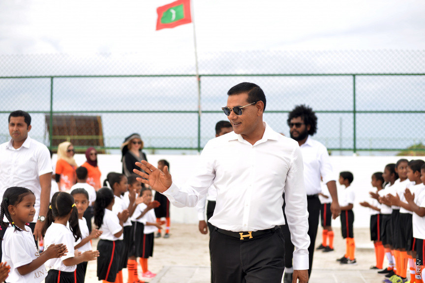 ސަން ސިޔާމް ކެއާގެ ޗެއާމަން އަދި ރައްޔިތުން މަޖިލީހުގެ މީދޫ ދާއިރާގެ މެމްބަރު އަހުމަދު ސިޔާމް މުހައްމަދު ދ. މީދޫގައި އަޅުއްވައިދެއްވި ޓާފް ދަނޑު ކުލަގަދަ ރަސްމިއްޔާތަކާއެކު ހުޅުވުން -- ސަން ފޮޓޯ/ އަހުމަދު އަވްޝަން އިލްޔާސް