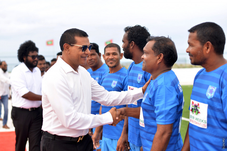 ސަން ސިޔާމް ކެއާގެ ޗެއާމަން އަދި ރައްޔިތުން މަޖިލީހުގެ މީދޫ ދާއިރާގެ މެމްބަރު އަހުމަދު ސިޔާމް މުހައްމަދު ދ. މީދޫގައި އަޅުއްވައިދެއްވި ޓާފް ދަނޑު ކުލަގަދަ ރަސްމިއްޔާތަކާއެކު ހުޅުވުން -- ސަން ފޮޓޯ/ އަހުމަދު އަވްޝަން އިލްޔާސް